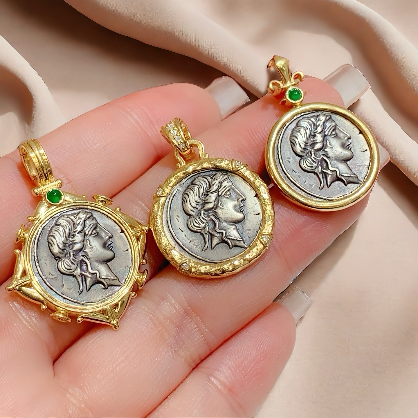 Venus Ancient Greek Coin Medallion 18K Gold Pendant (Item No. COIN059）