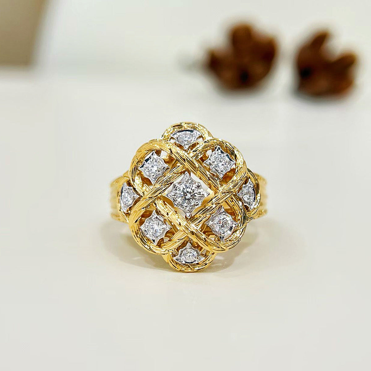 Vintage 18k Gold Diamond Ring (Item No. VT520）