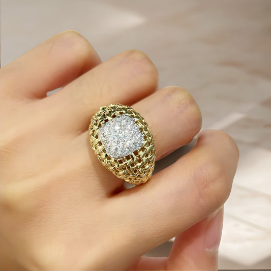 Weaving Hollow 18k Gold Diamond Ring (Item No. VT225）
