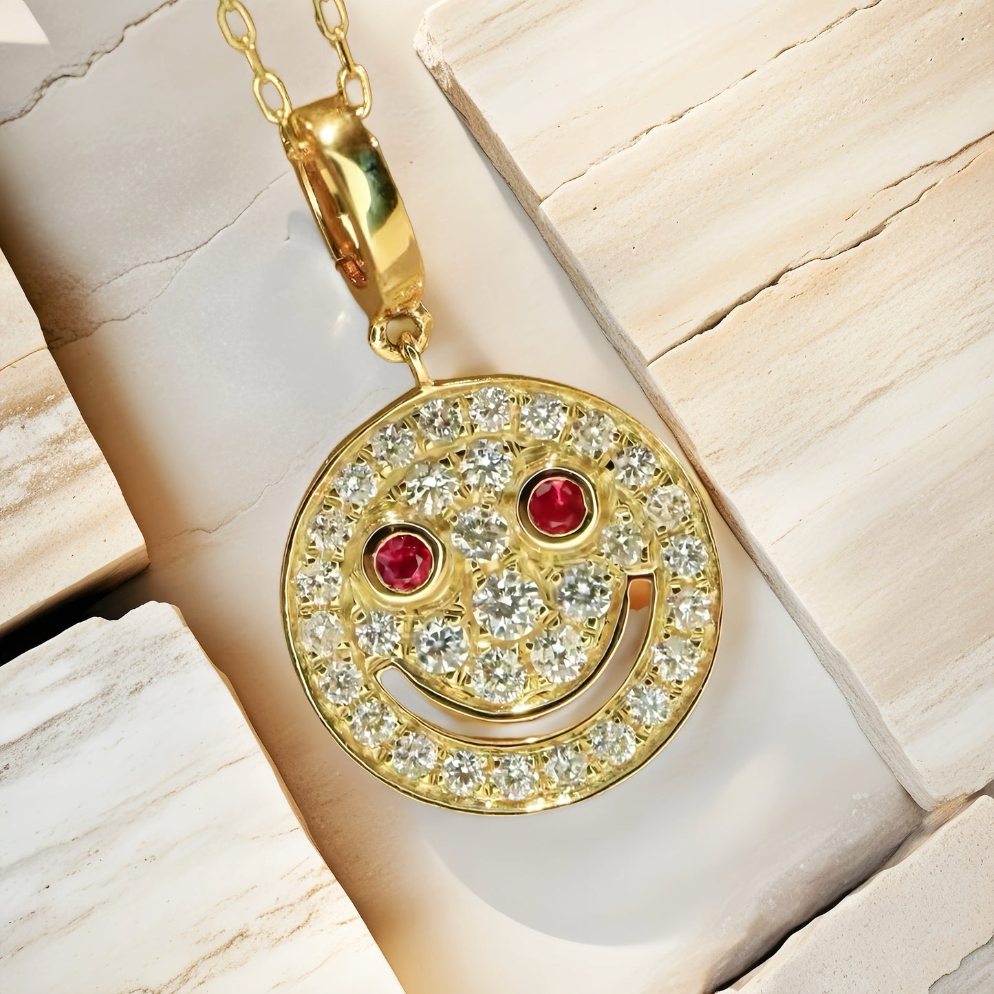Smile 18k Gold Diamond Pendant (Item No. VT199）