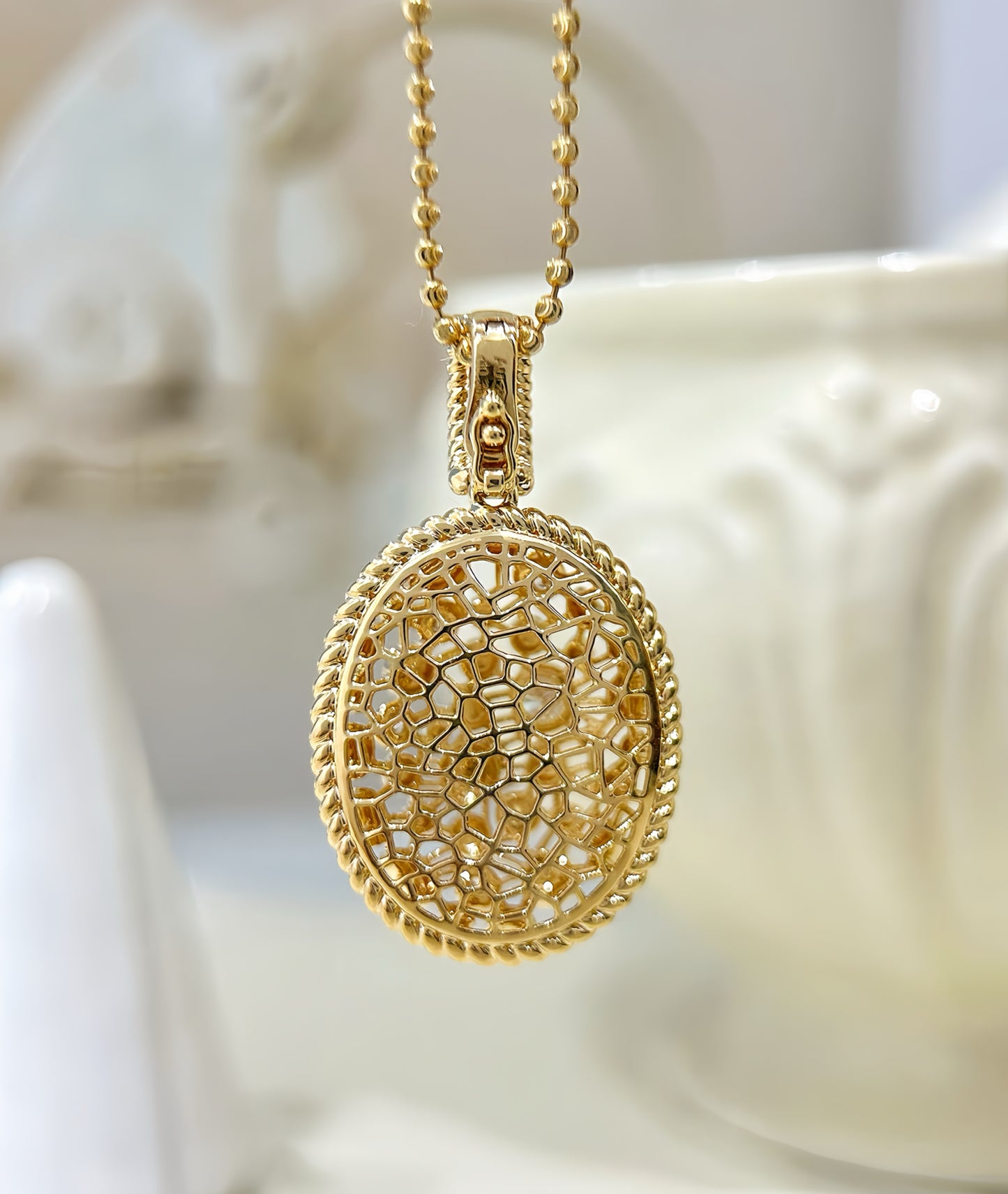 Vintage 18k Gold Diamond Pendant (Item No. VT322)