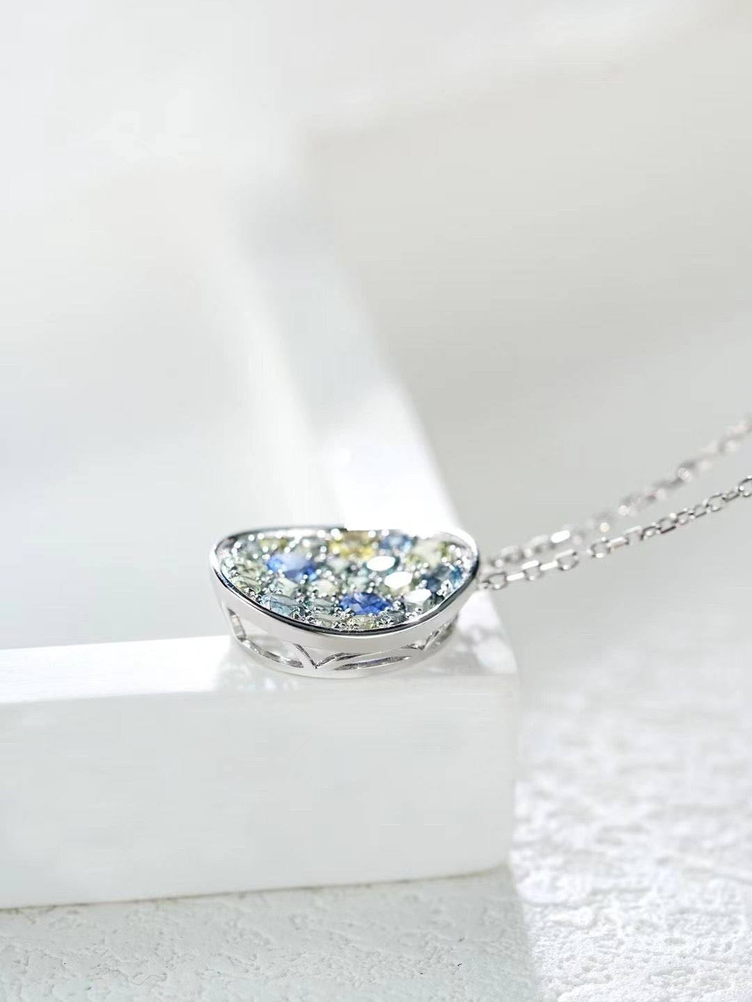 Rainbow Sapphire 18k Gold Pendant (Item No. SA057）