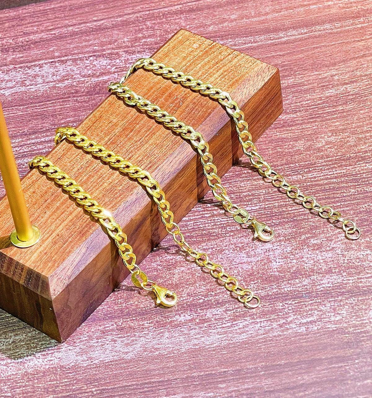 Curb Link 18K Gold Bracelet (Item No. SJB011）