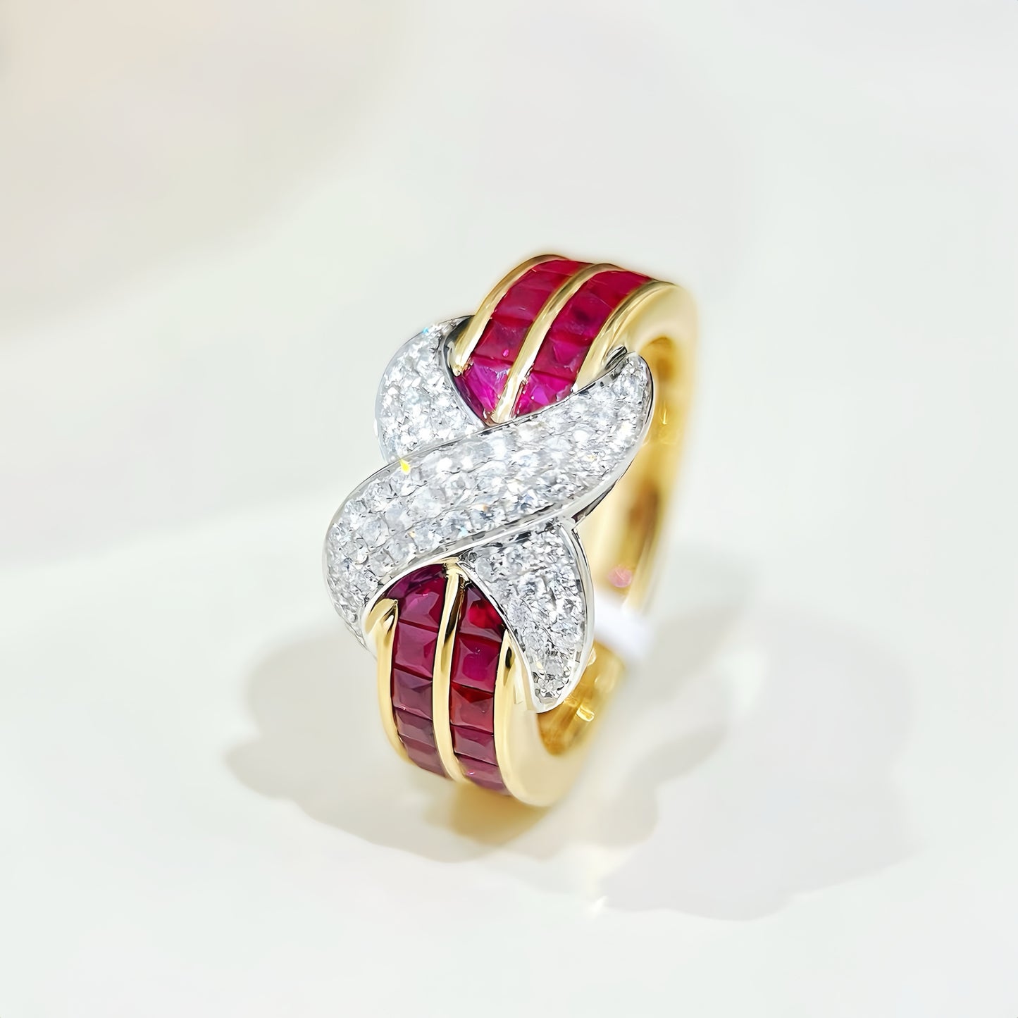 Vintage 18k Gold Diamond Ruby Ring (Item No. VT00