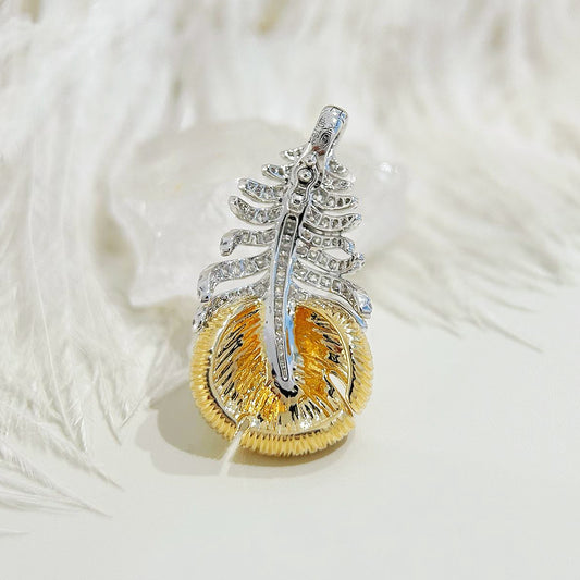 Leaf 18k Gold Diamond Pendant (Item No. VT484）