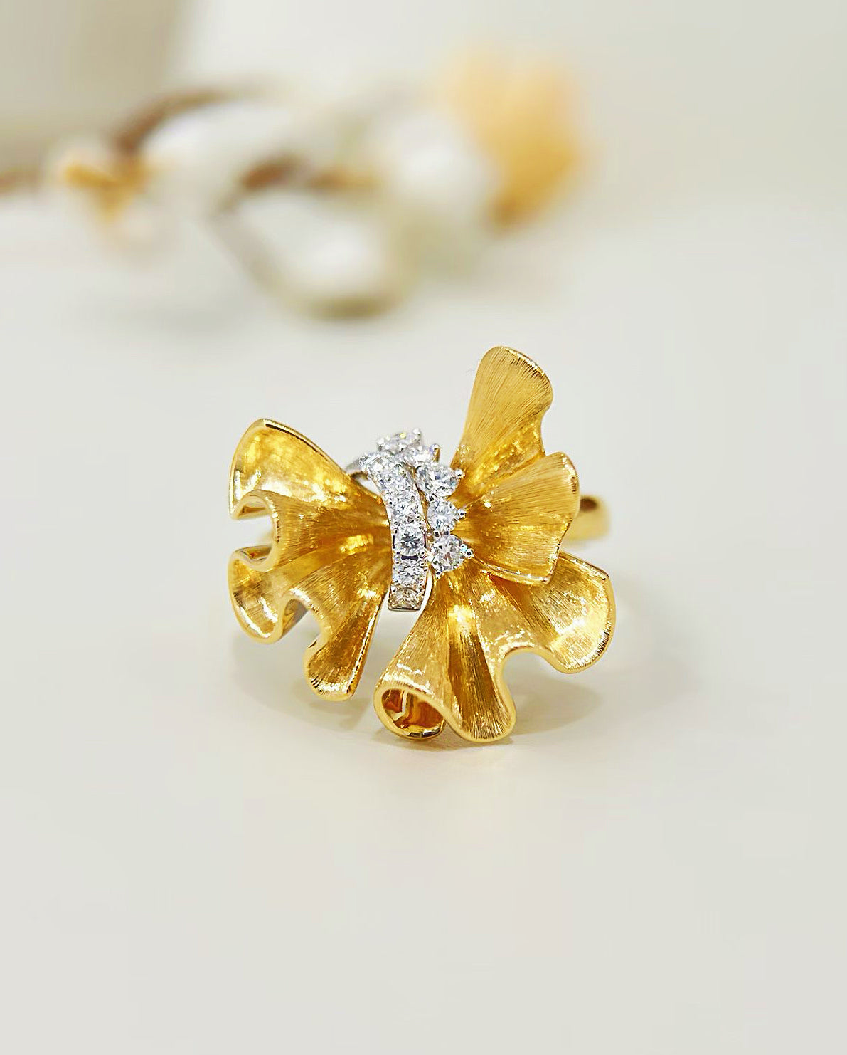 Vintage 18k Gold Diamond Ring (Item No. VT510）