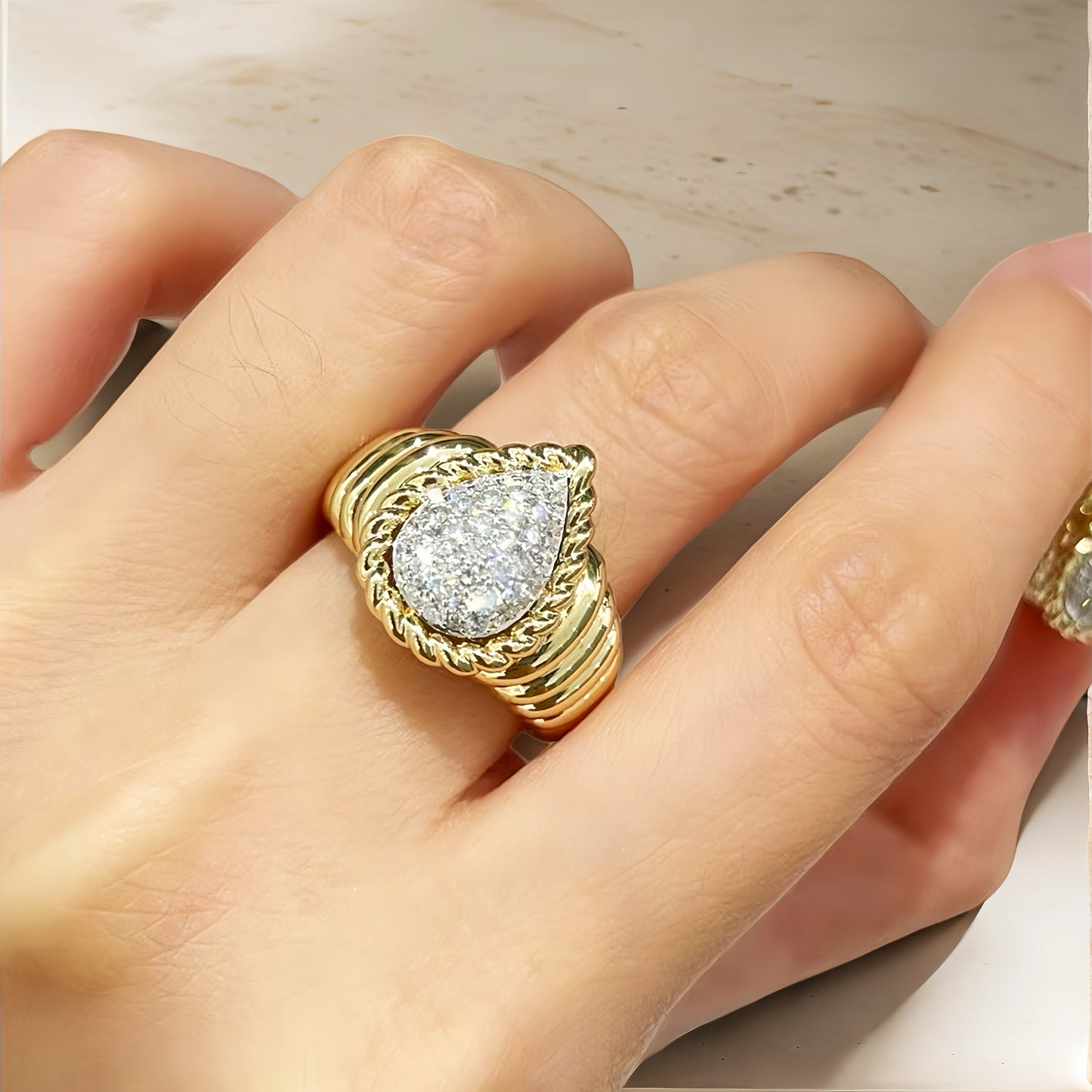 18k Gold Diamond Ring (Item No. VT243）