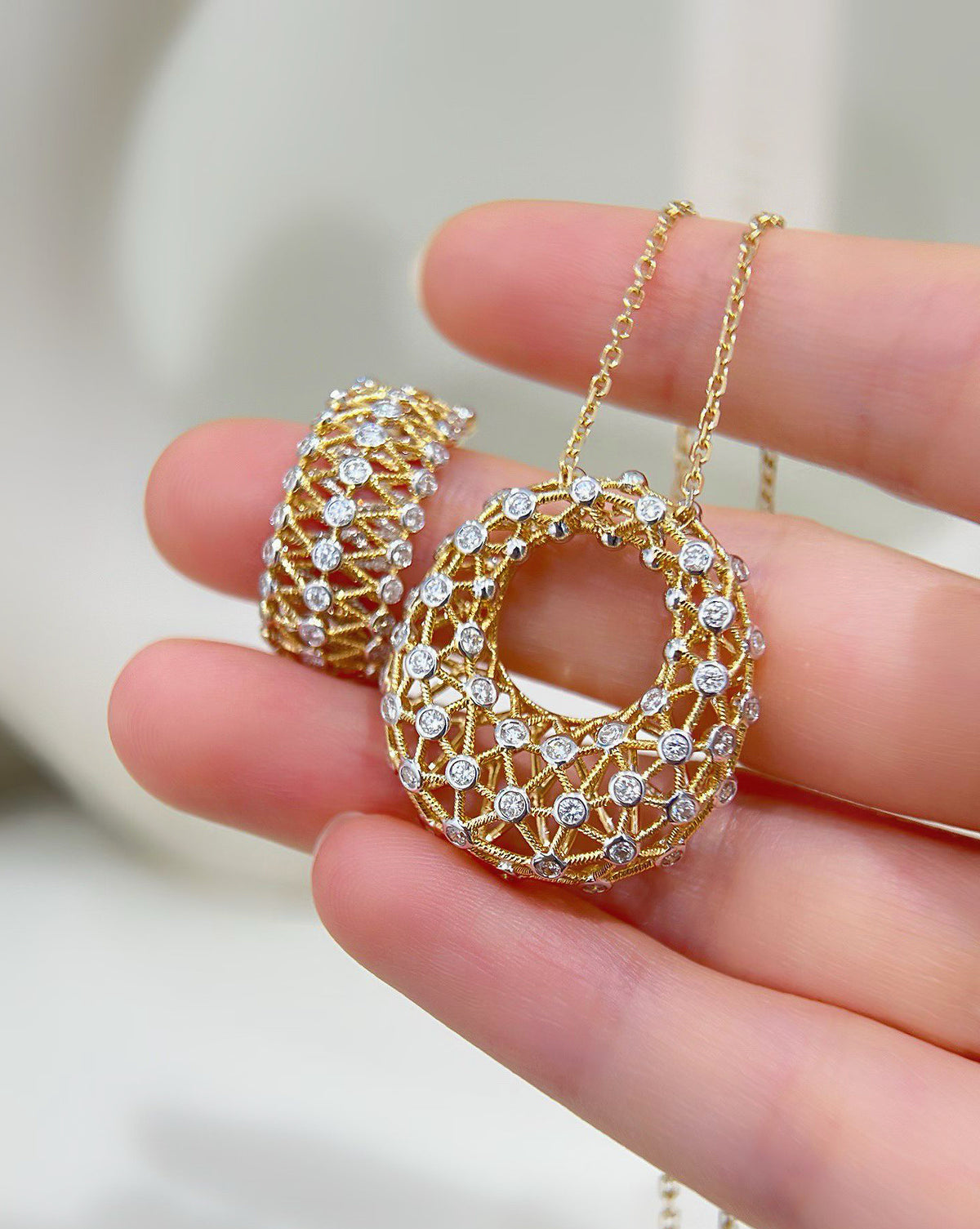 Vintage 18k Gold Diamond Pendant (Item No. VT507）