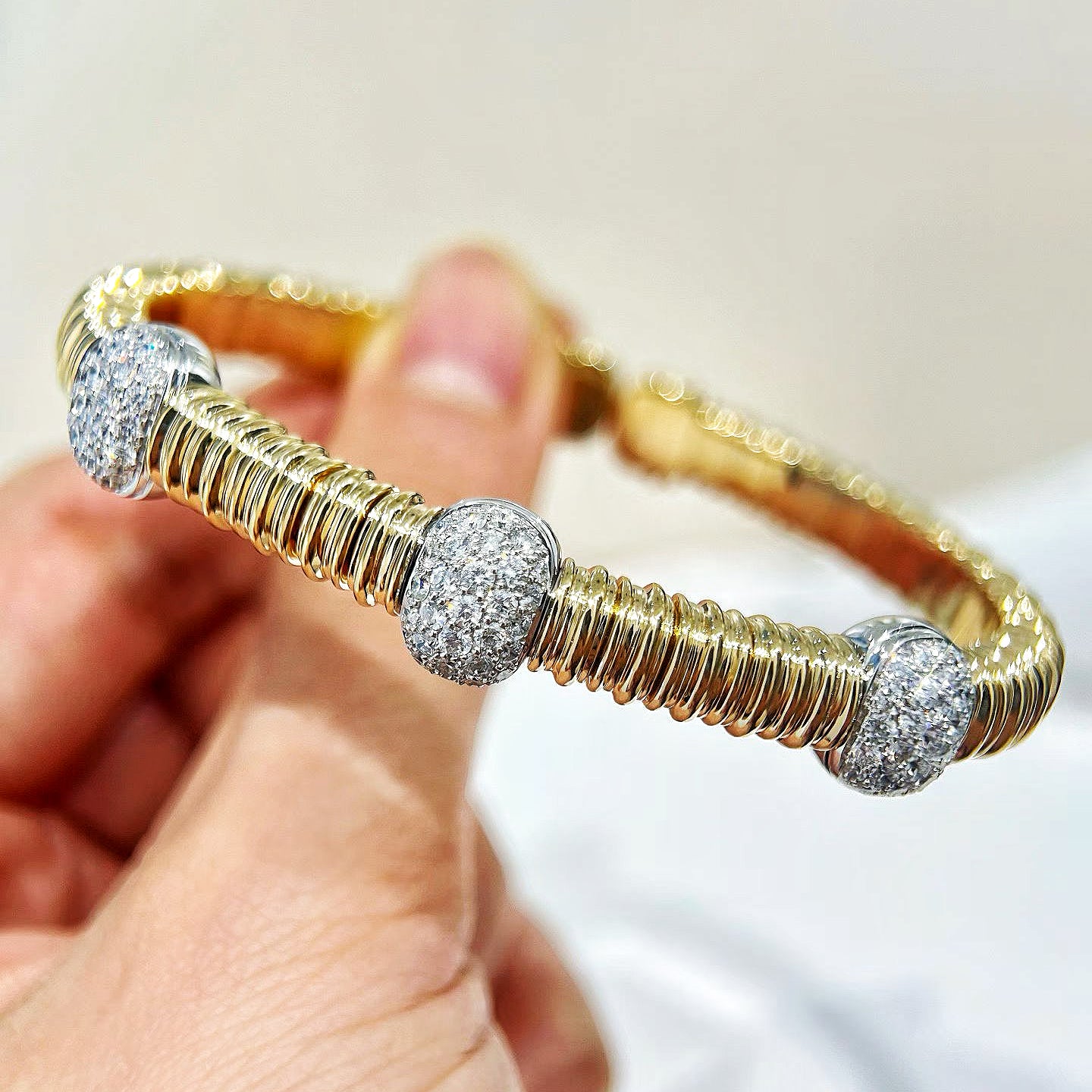 Vintage 18k Gold Diamond Bracelet (Item No. VT501）