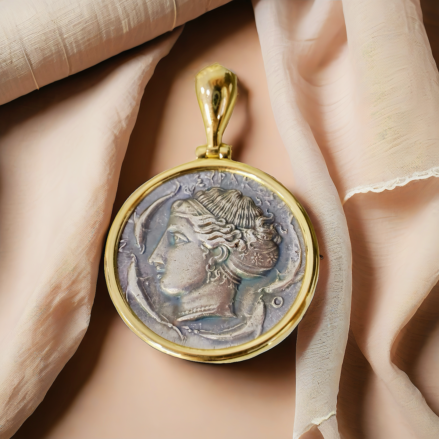 Arethusa Ancient Greek Coin Medallion 18K Gold Pendant (Item No. COIN051）