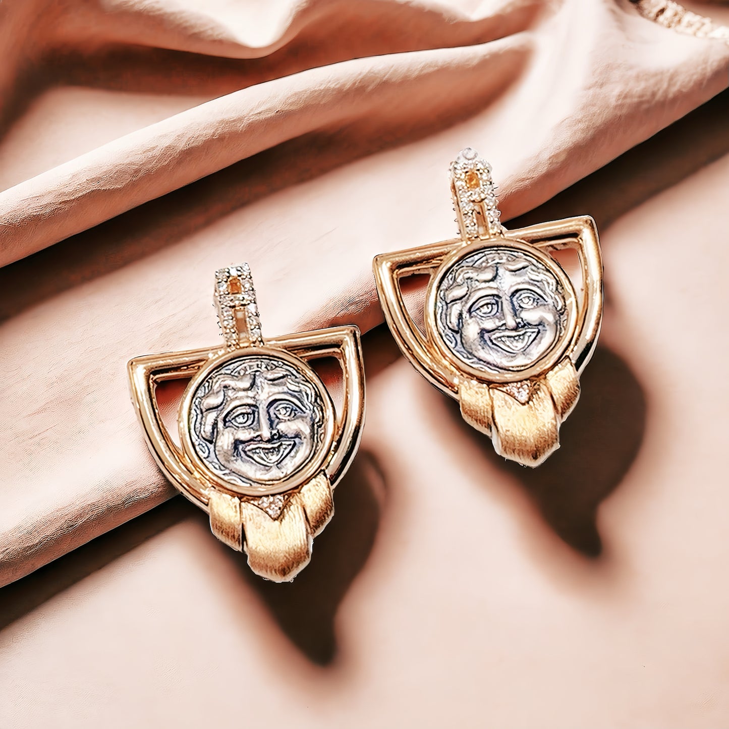 Medusa Ancient Greek Coin Medallion 18K Gold Pendant (Item No. COIN039）