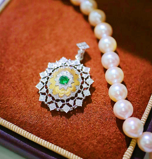 Vintage 18k Gold Diamond Emerald Pendant (Item No. VT092）