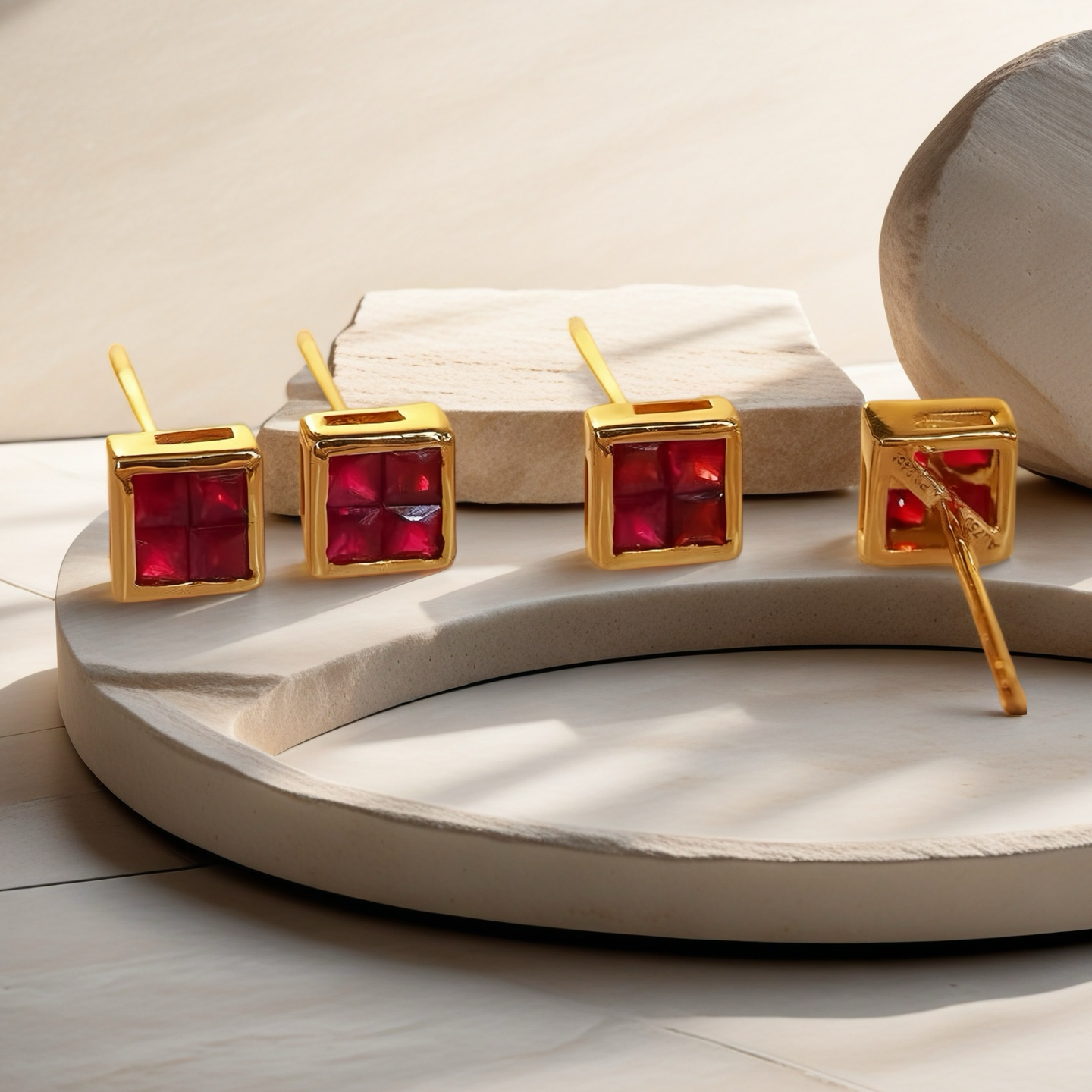 Vintage 18k Gold Ruby Earring (Item No. VT077）