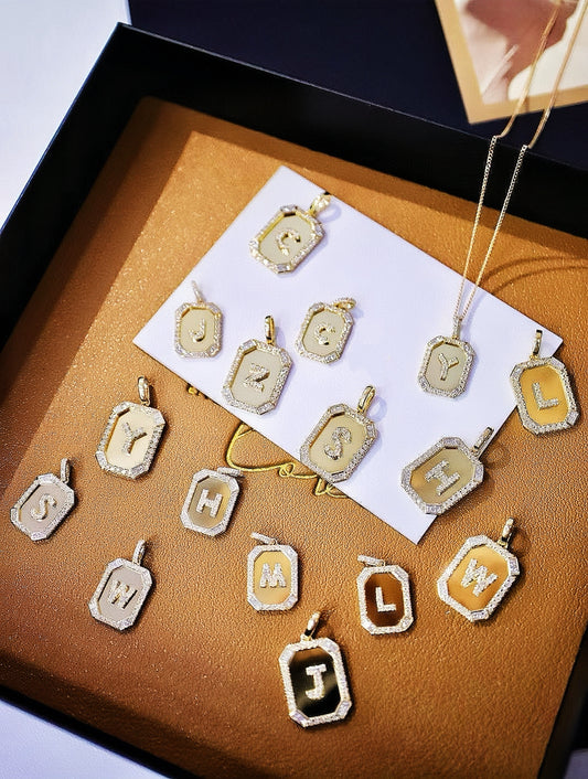Alphabet Letters 18k Gold Diamond Pendant (Item No. VT105）