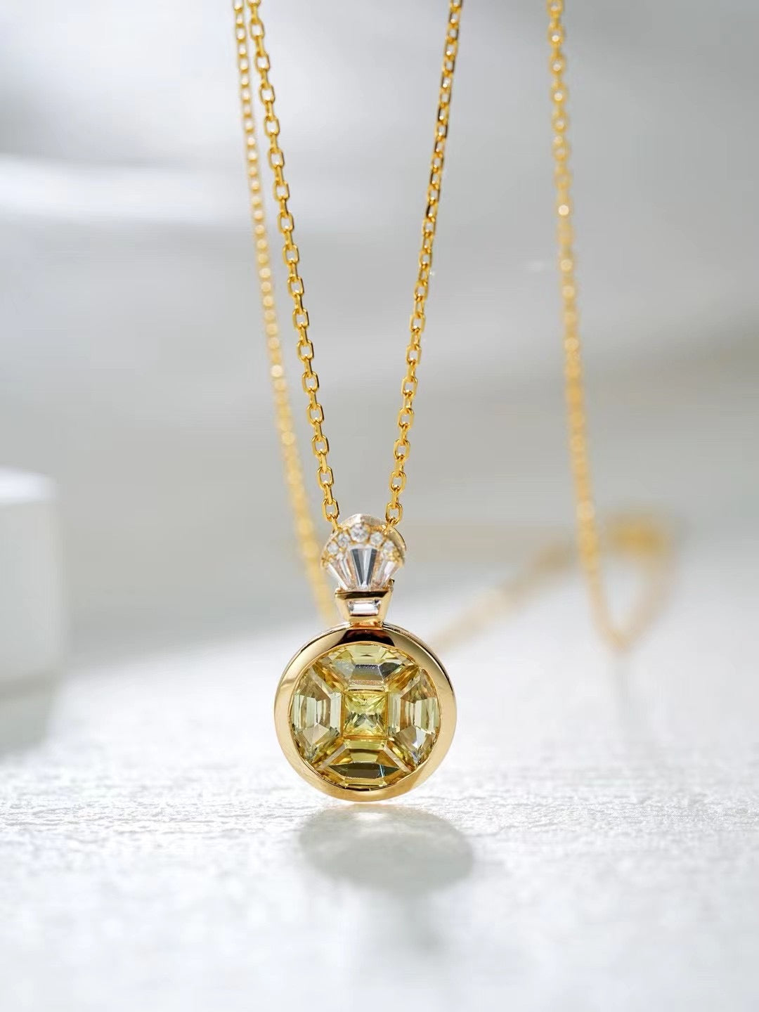 Rainbow Sapphire 18k Gold Pendant (Item No. SA090）