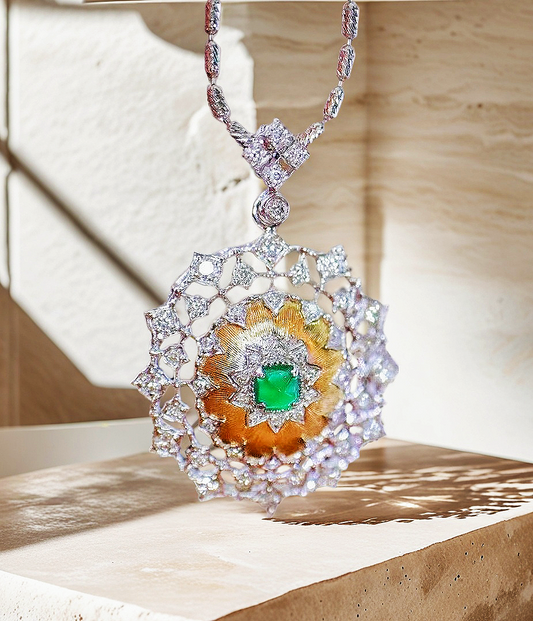 Vintage 18k Gold Diamond Emerald Pendant (Item No. VT092）