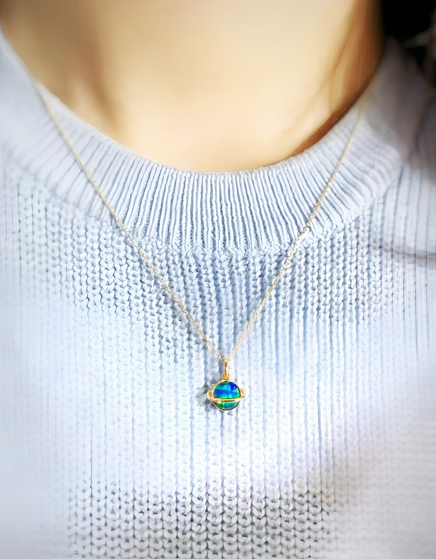Globe 18k Gold Diamond Opal Pendant (Item No. VT106）