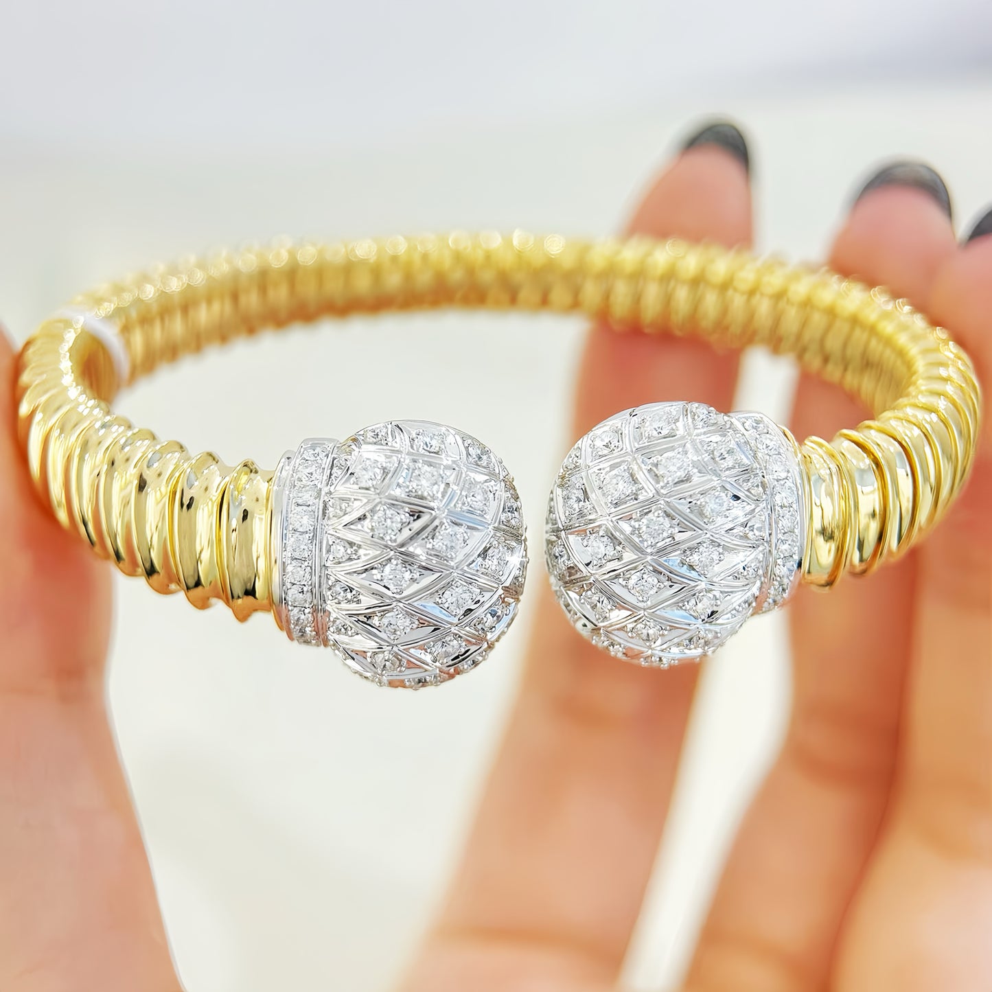Weaving Vintage 18k Gold Diamond Bracelet (Item No. VT349)
