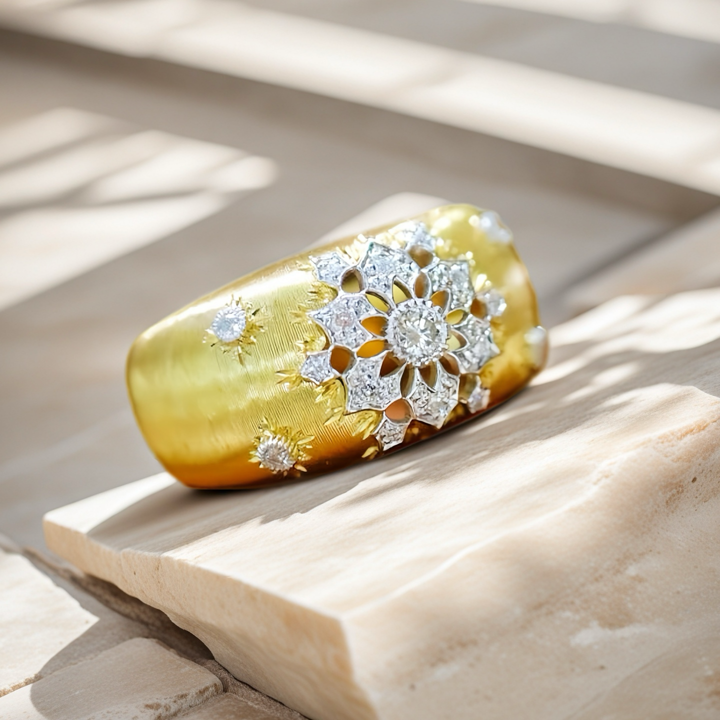 Rigato Engrave Vintage 18k Gold Diamond Ring (Item No. VT030）