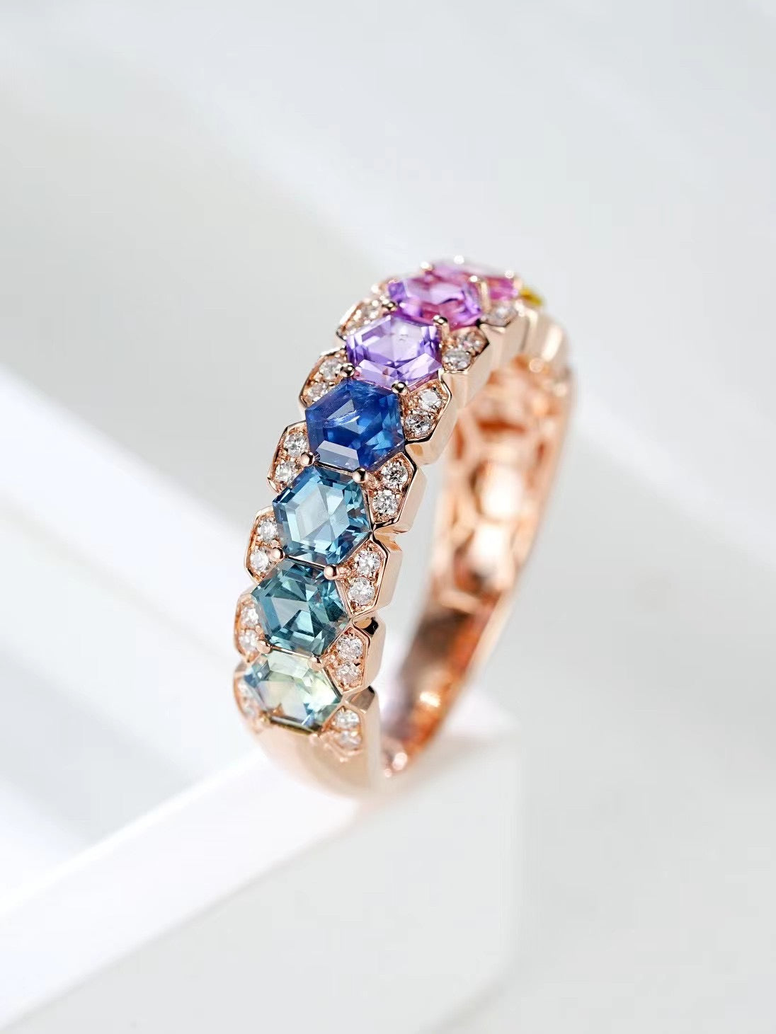 Rainbow Sapphire 18k Gold Ring (Item No. SA051）