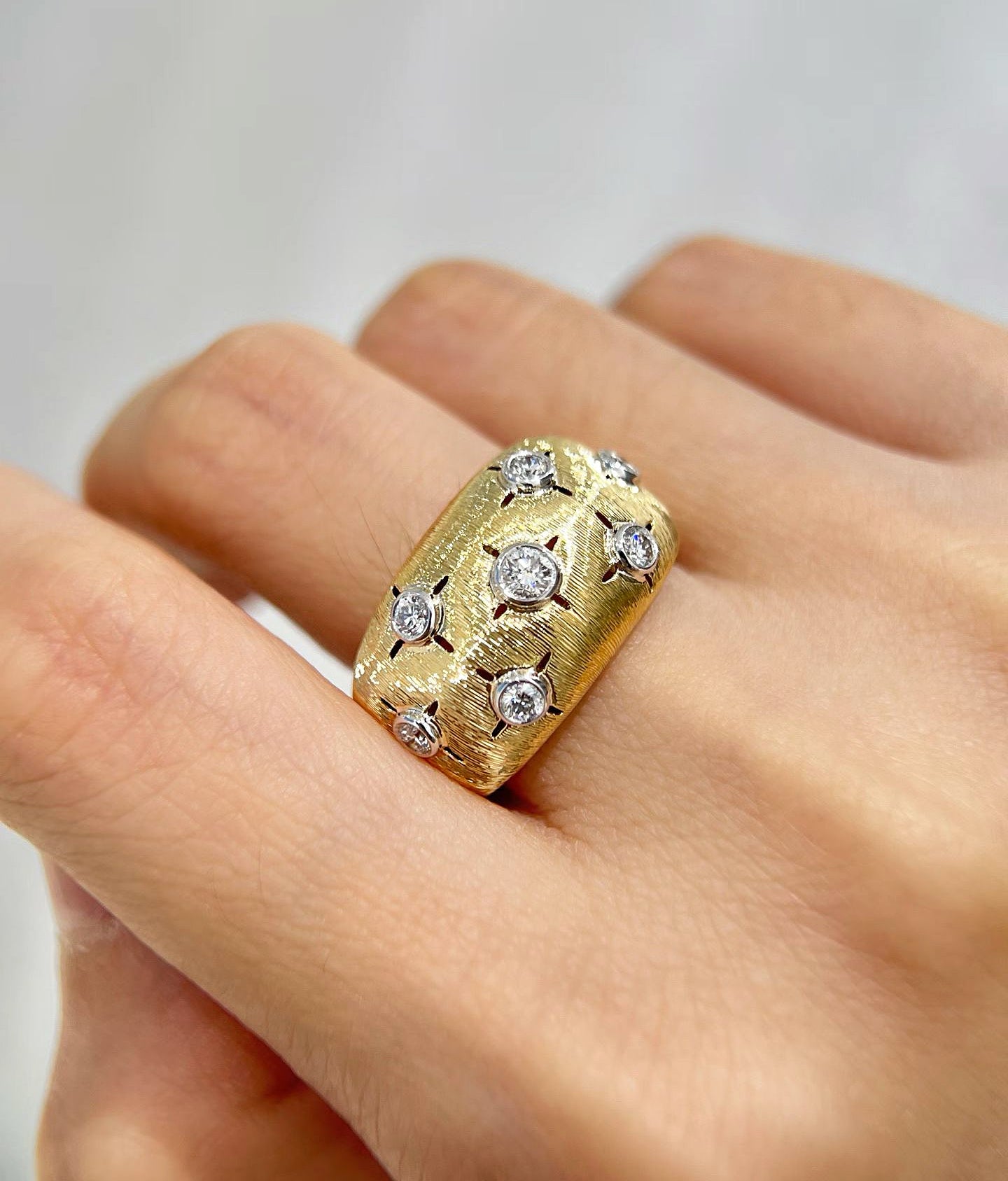 Vintage 18k Gold Diamond Ring (Item No. VT492）