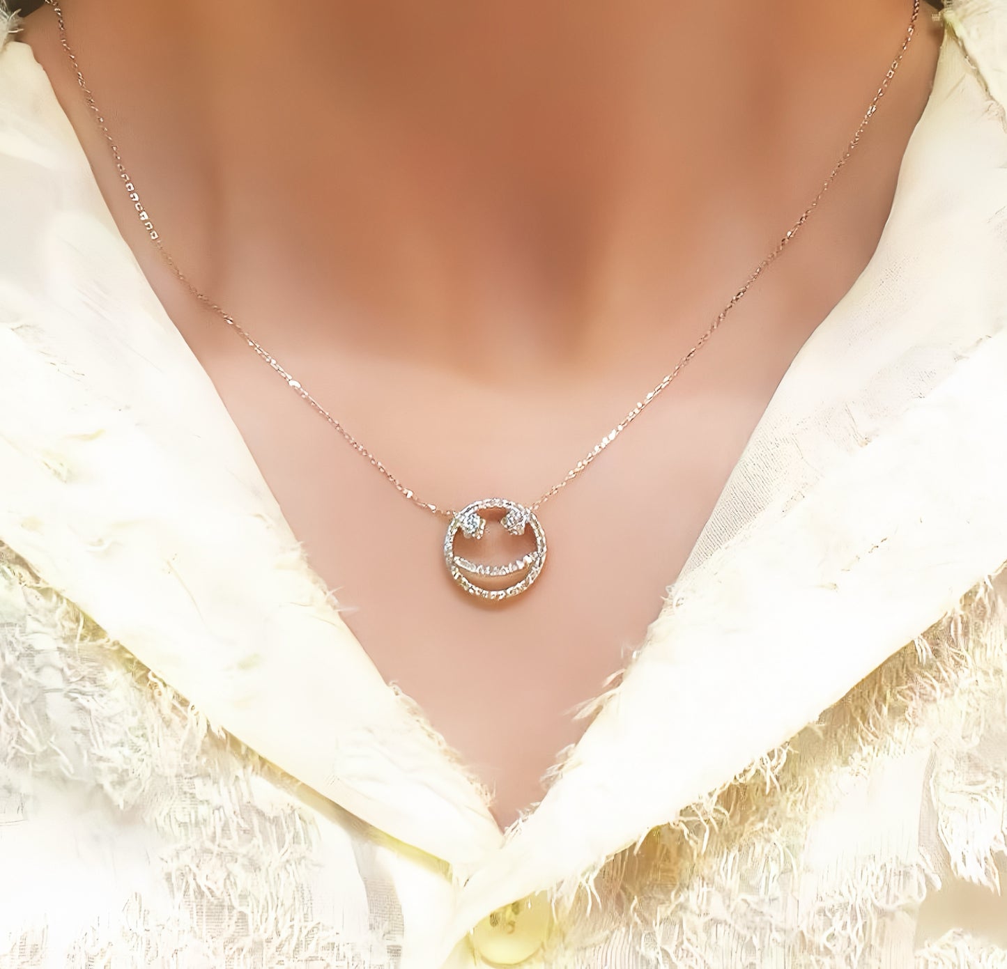 Smile 18k Gold Diamond Pendant (Item No. VT113）