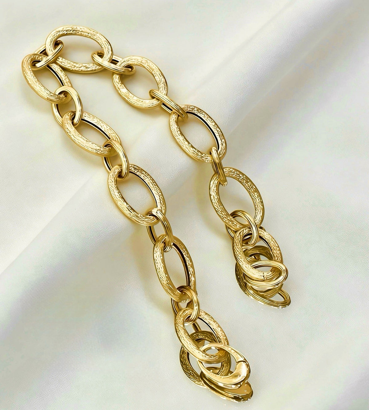 Curb Link 18K Gold Bracelet (Item No. SJB004）
