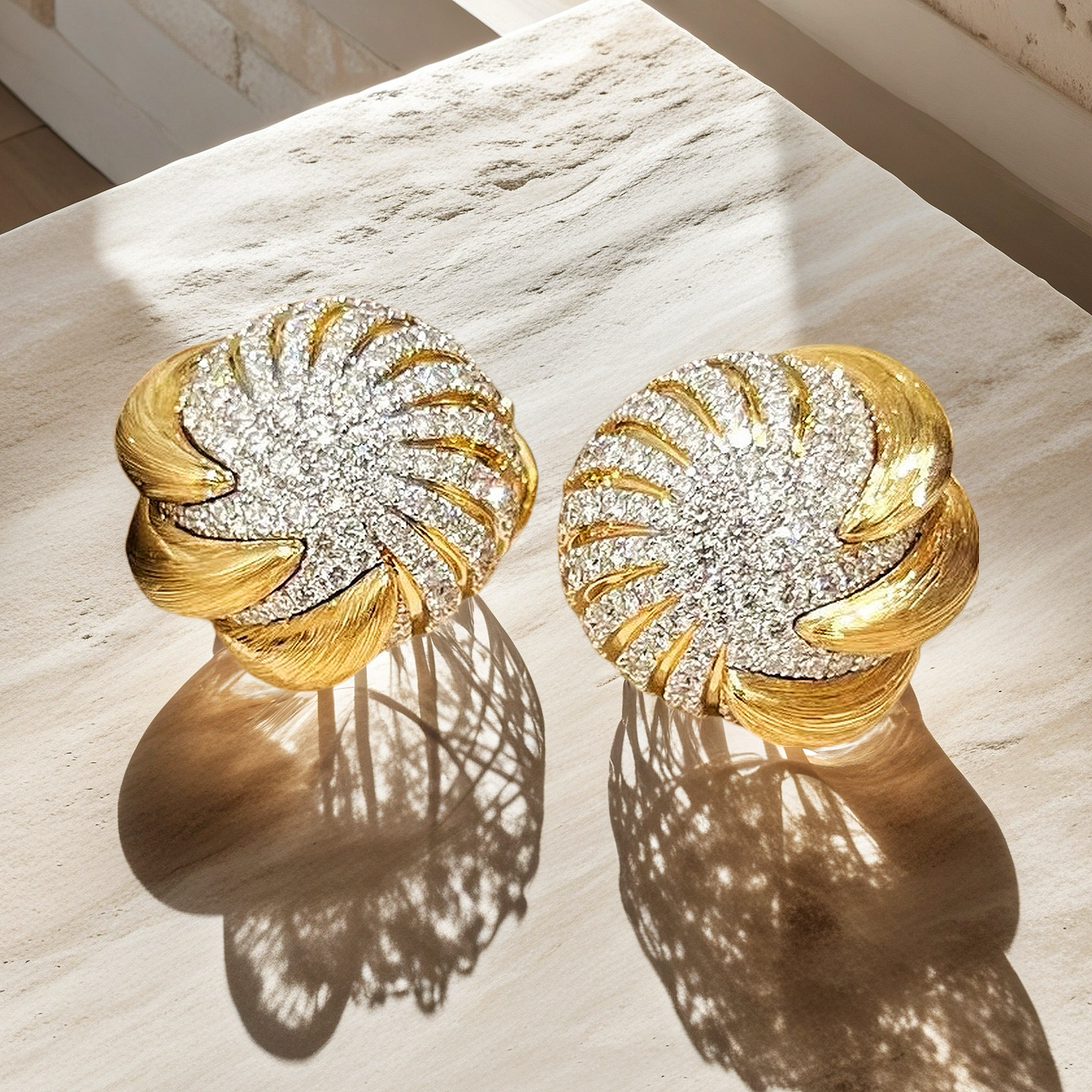 Vintage 18k Gold Diamond Earring (Item No. VT013）