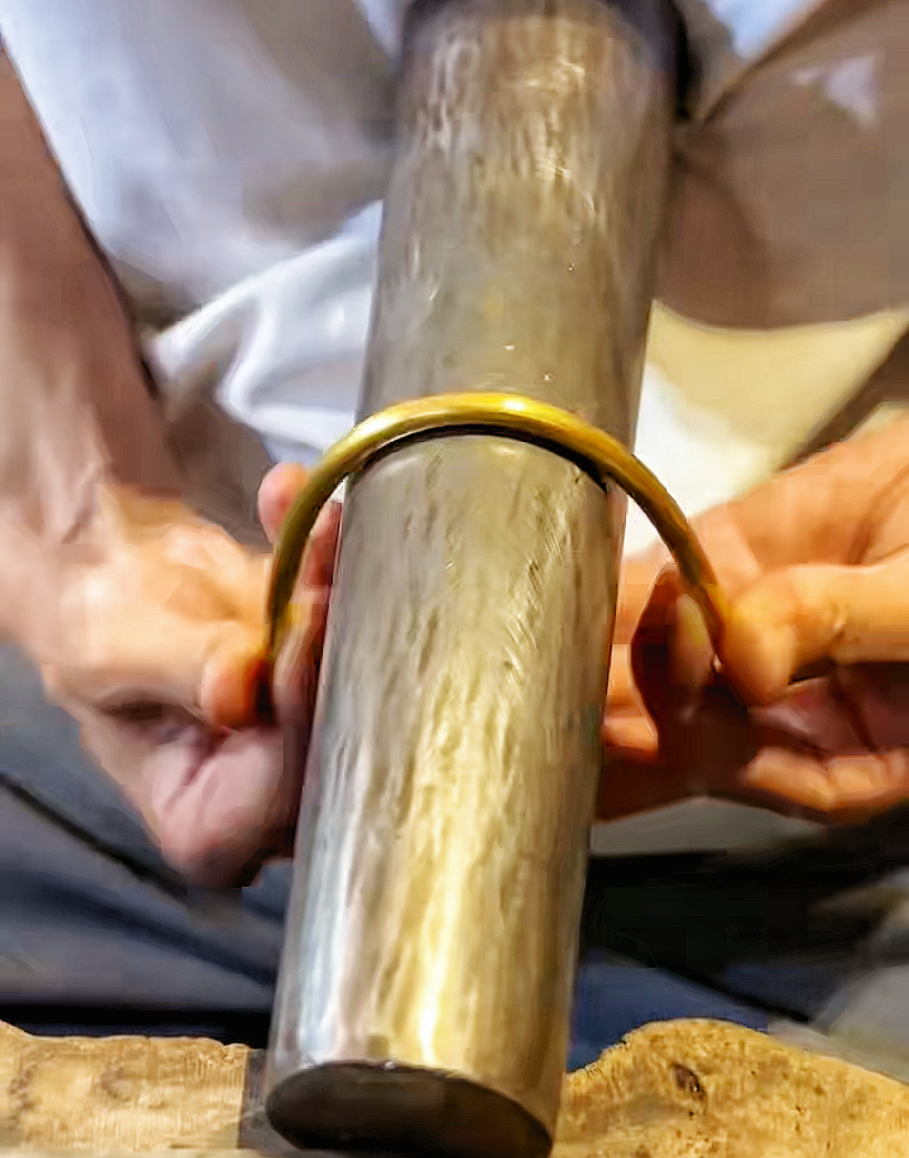 Hollow 24K Gold Bangle (Item No. GB0026)