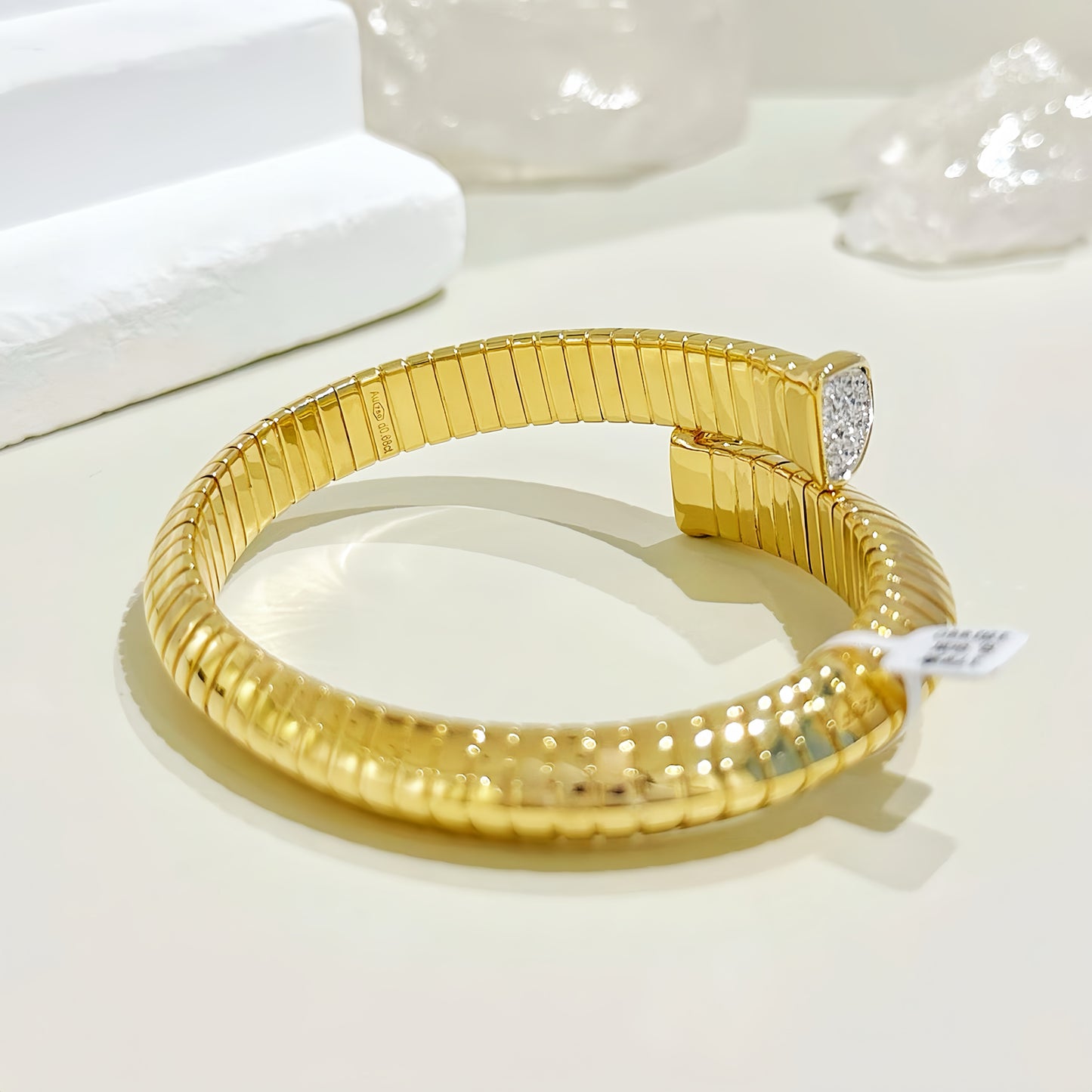 Comtemporary 18k Gold Diamond Bracelet (Item No. VT352)