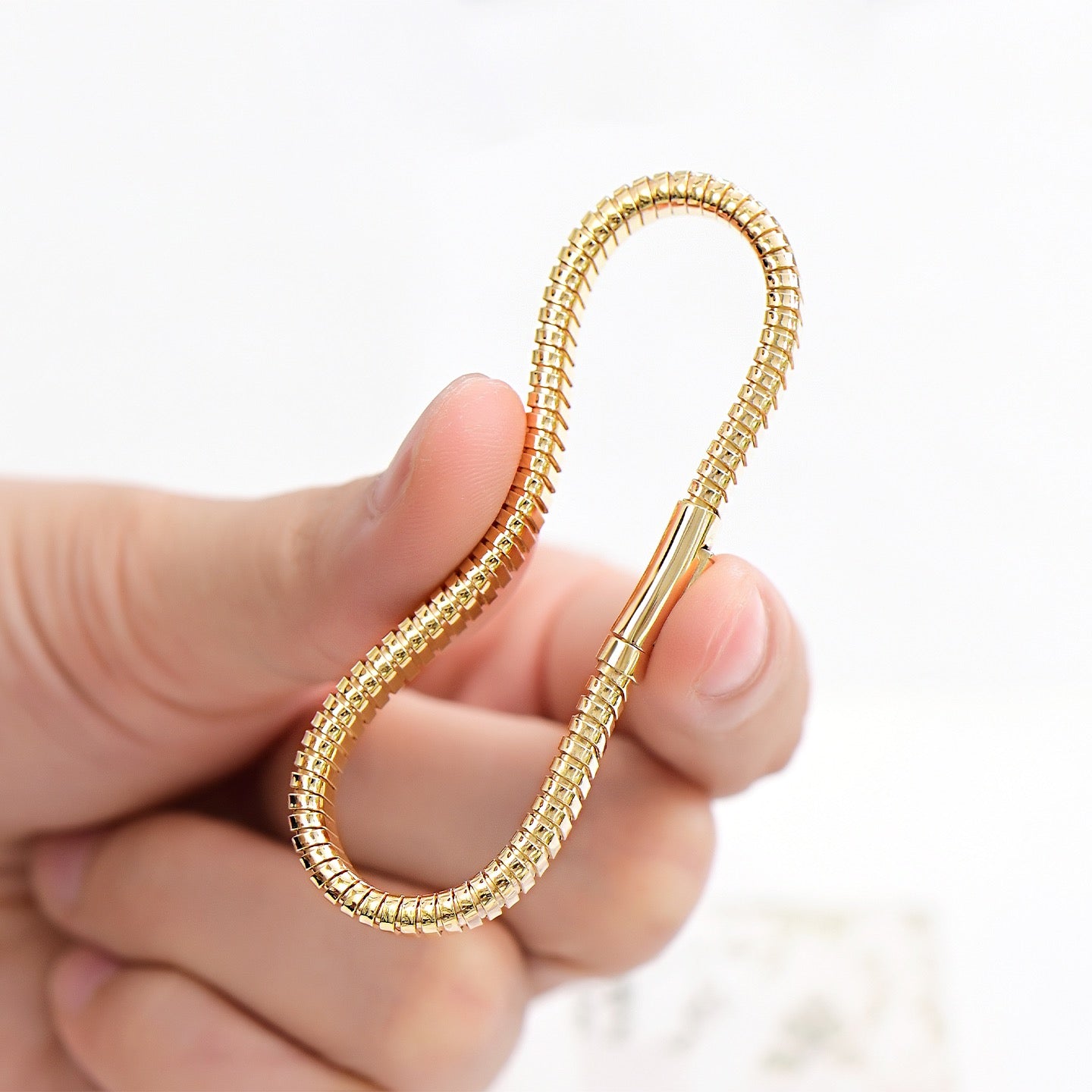 Contemporary 18k Gold Diamond Bracelet (Item No. GB0046）