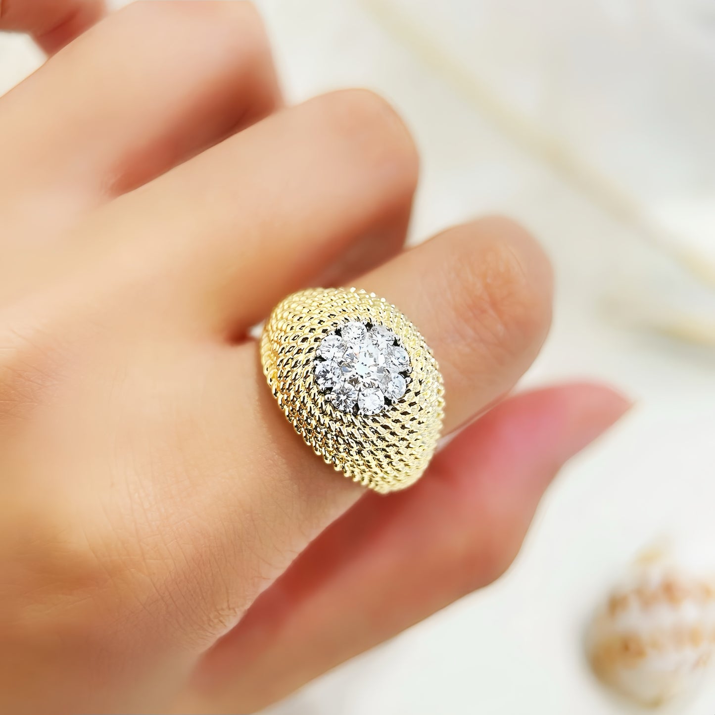 Flower Vintage 18k Gold Diamond Ring (Item No. VT270)