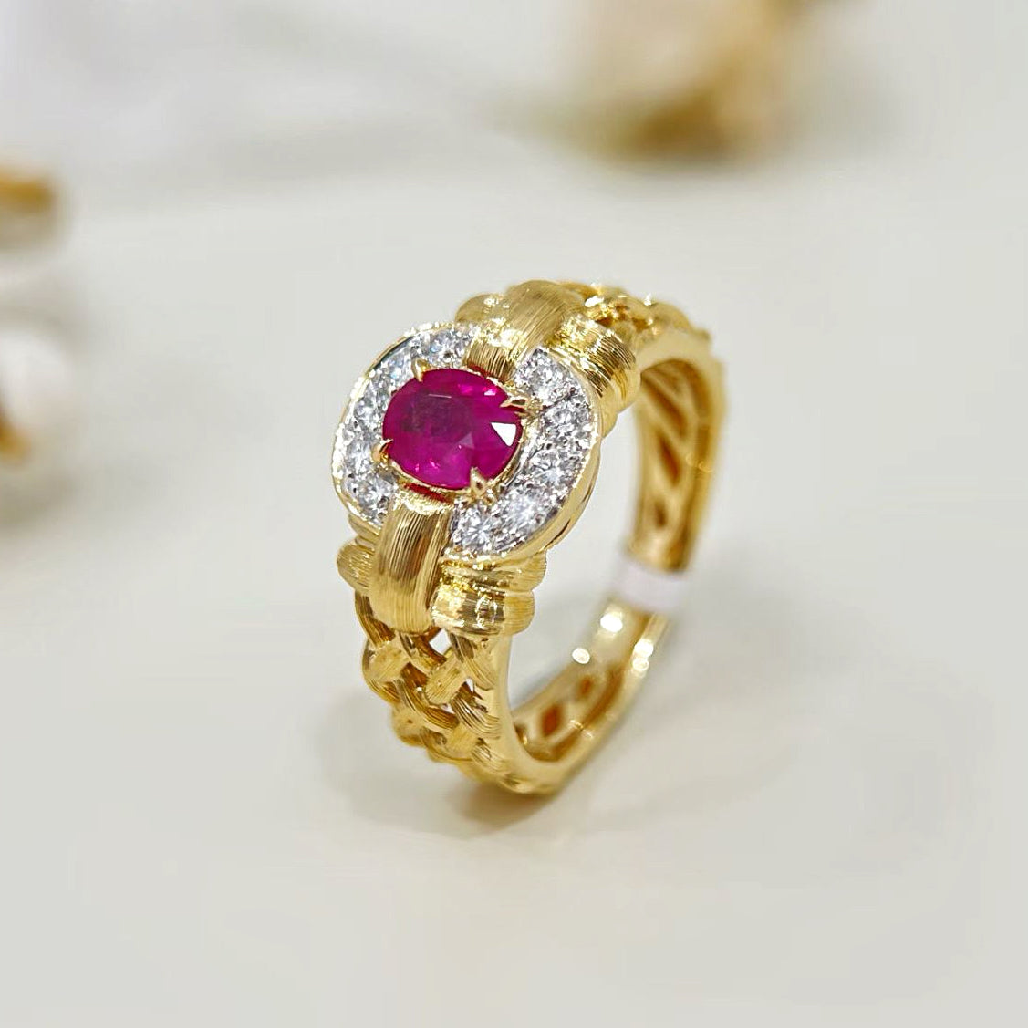 Vintage 18k Gold Diamond Ring (Item No. VT502）
