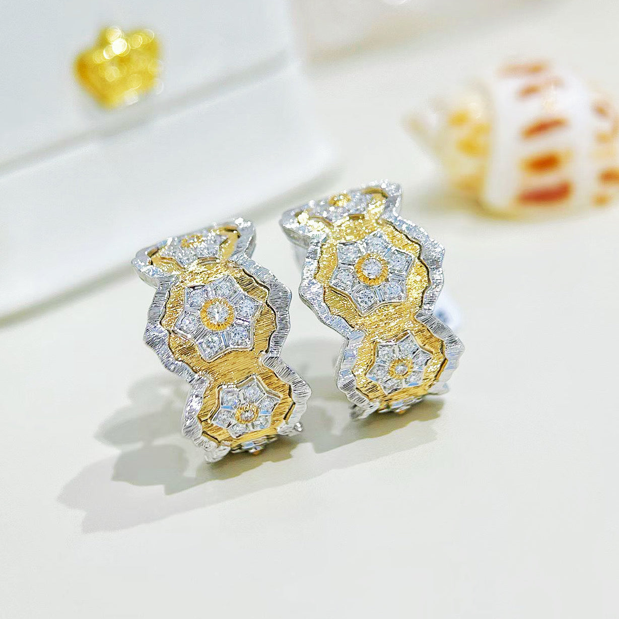Vintage 18k Gold Diamond Earring (Item No. VT362)
