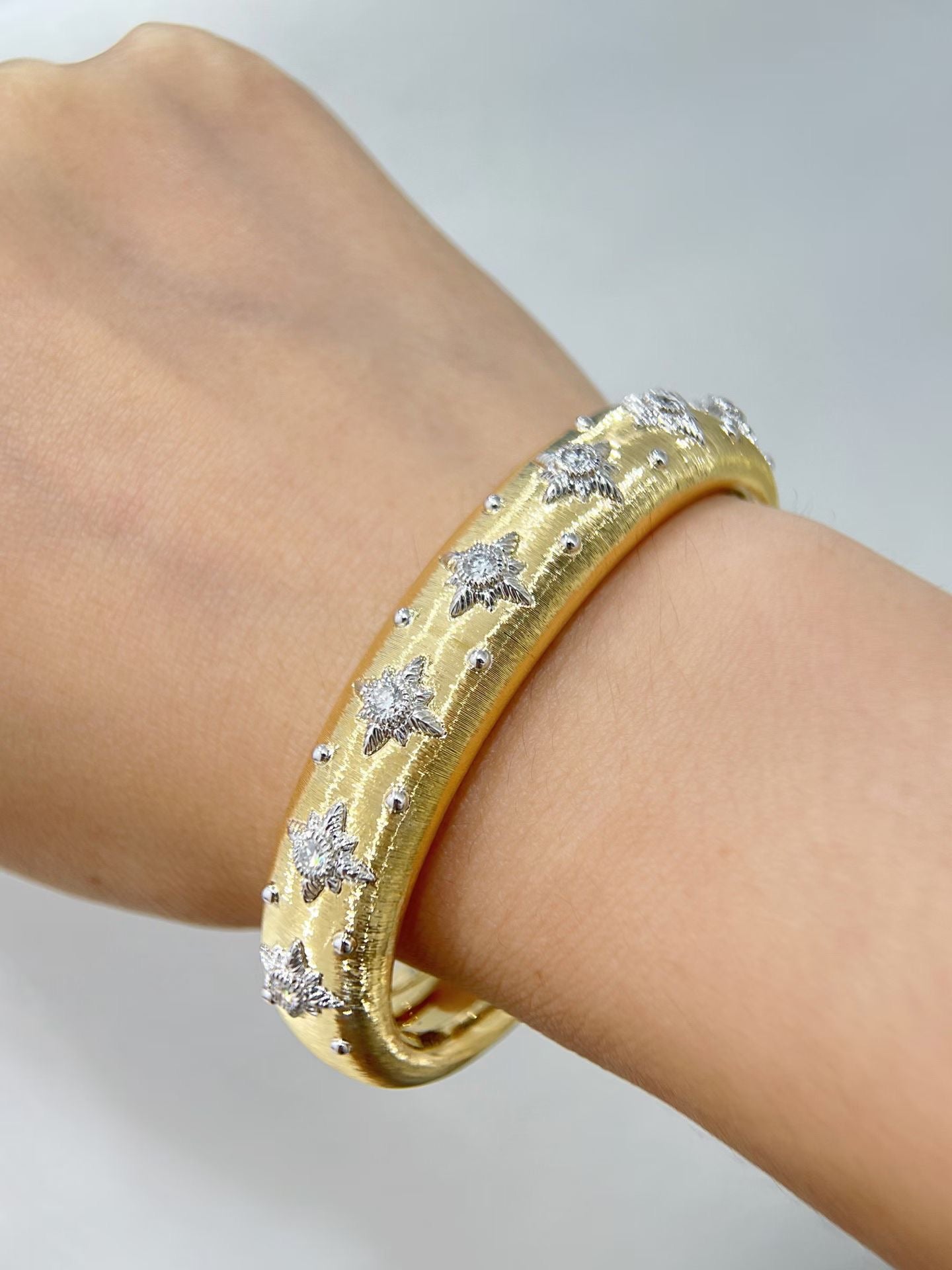 Vintage 18k Gold Diamond Bracelet (Item No. VT497）