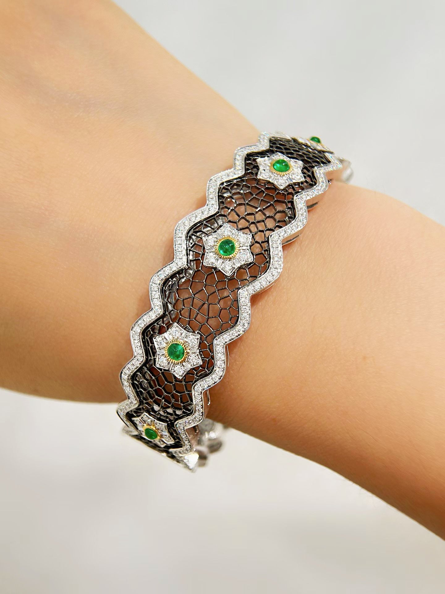 Lace Vintage 18k Gold Diamond Bracelet (Item No. VT500）