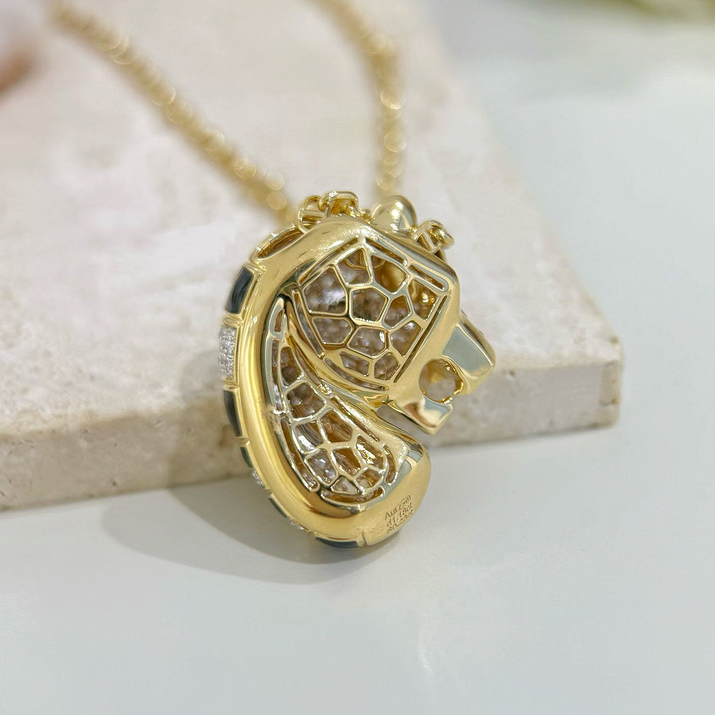 Leopard 18k Gold Diamond Pendant (Item No. VT466）