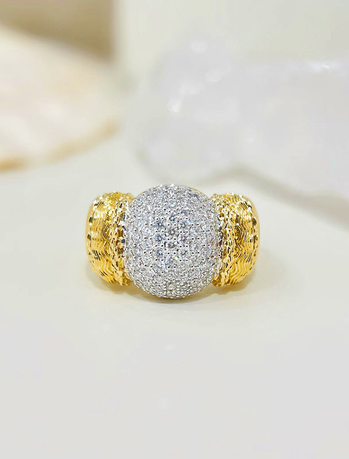 Vintage 18k Gold Diamond Ring (Item No. VT505）