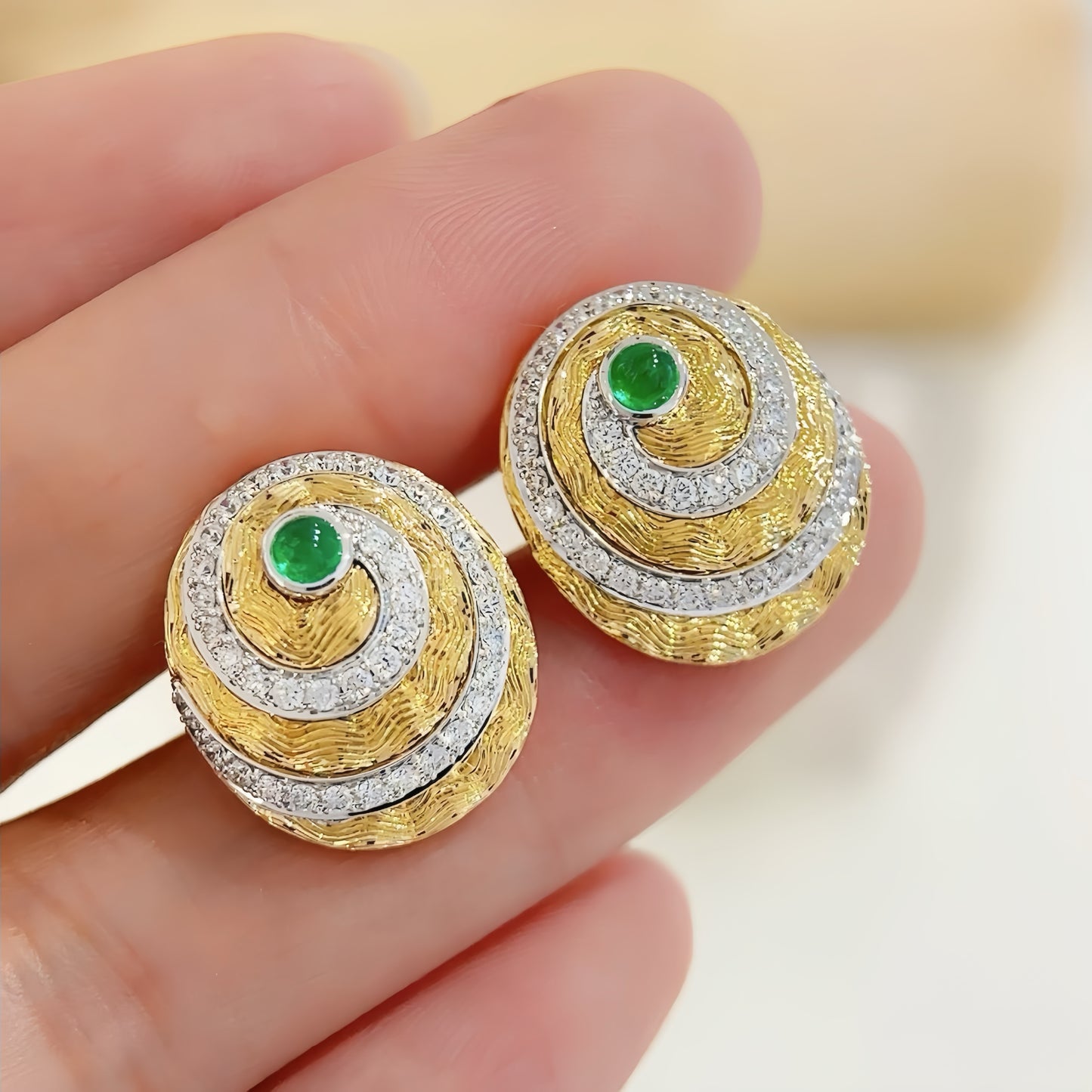 Vintage 18k Gold Diamond Earring (Item No. VT268)