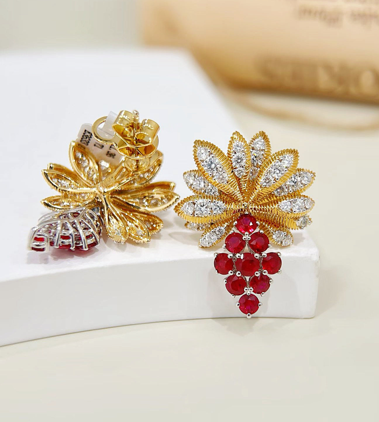 Grape 18k Gold Diamond Earring  (Item No. VT272)