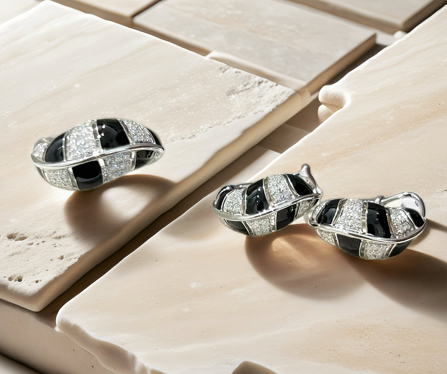 Black Enamel 18k Gold Diamond Ring (Item No. VT156）