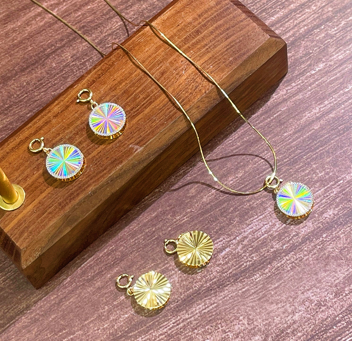 Laser Iridescent 18k Gold Pendant (Item No. SJP012）