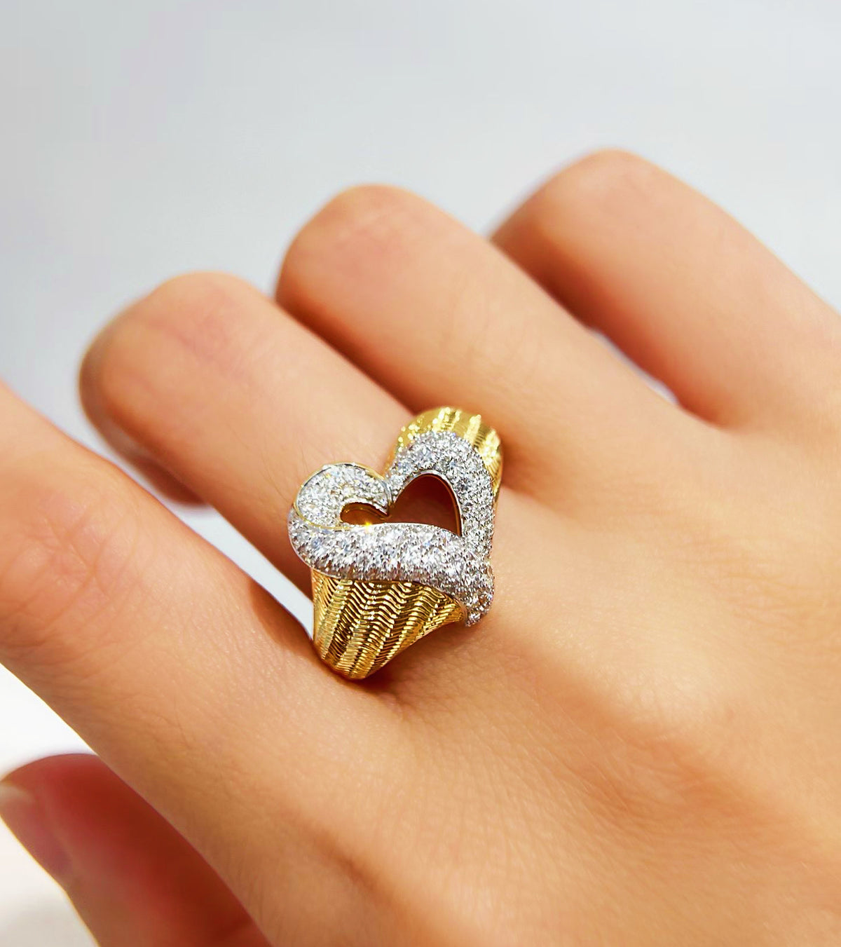 Vintage 18k Gold Diamond Ring (Item No. VT523）