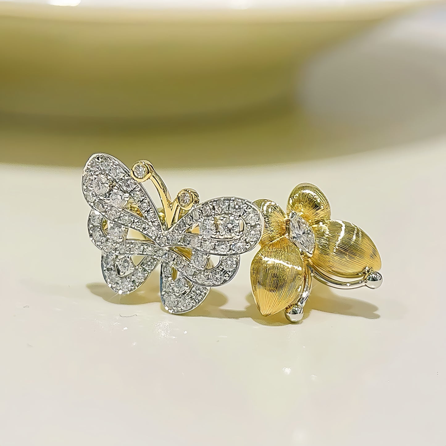 Butterfly Vintage 18k Gold Diamond Ring (Item No. VT320)