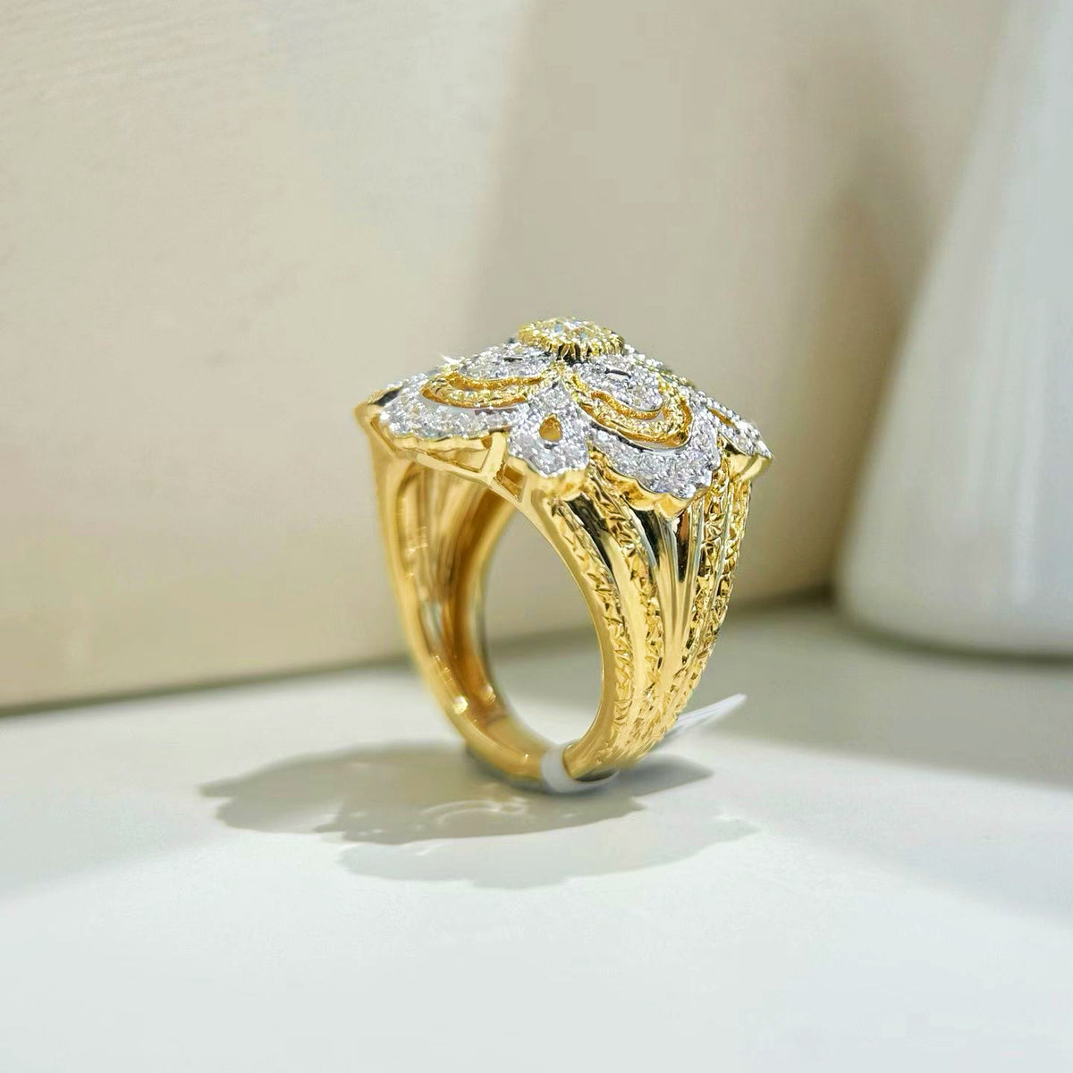 Vintage 18k Gold Diamond Ring (Item No. VT537）