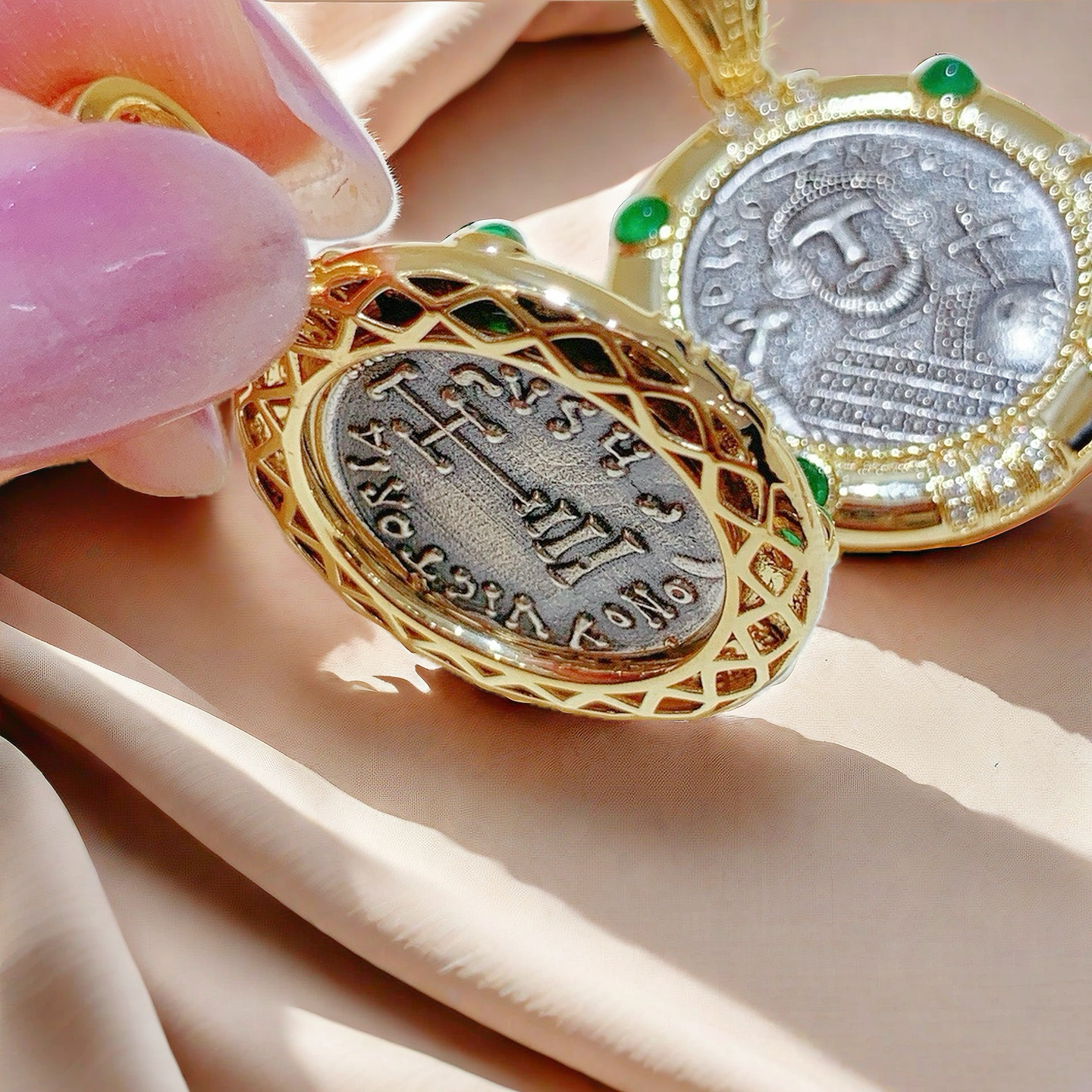 Byzantine Emperor Ancient Greek Coin Medallion 18K Gold Pendant (Item No. COIN062）