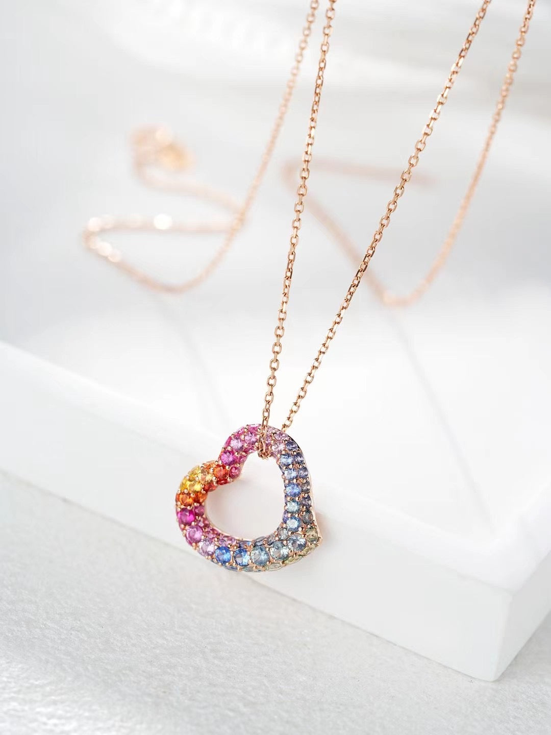 Rainbow Sapphire 18K Gold Pendant (Item No. SA001）