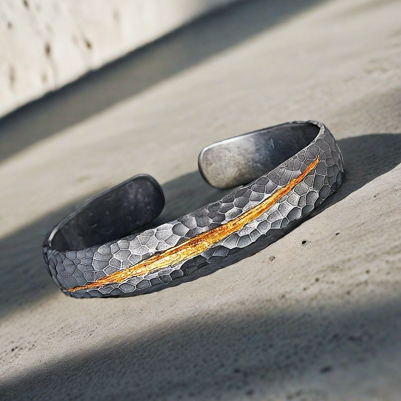 Hammered Inlaying Gold Silver Bangle (Item No. B0678）