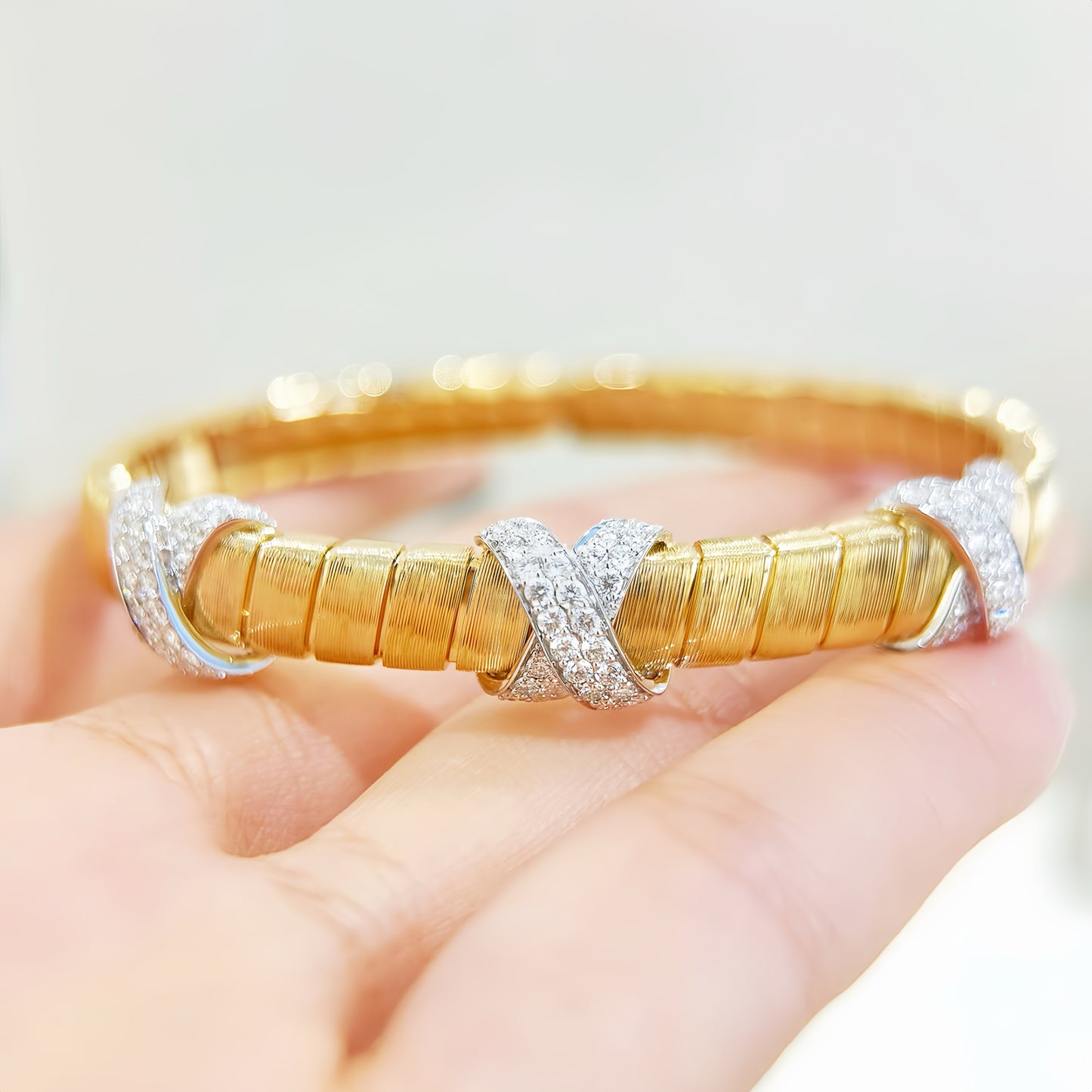 Weaving Vintage 18k Gold Diamond Bracelet (Item No. VT340)