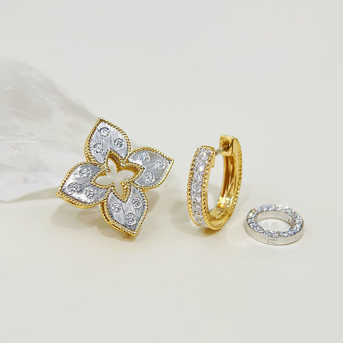 Vintage 18k Gold Diamond Convertible Pendant/Earring (Item No. VT518）